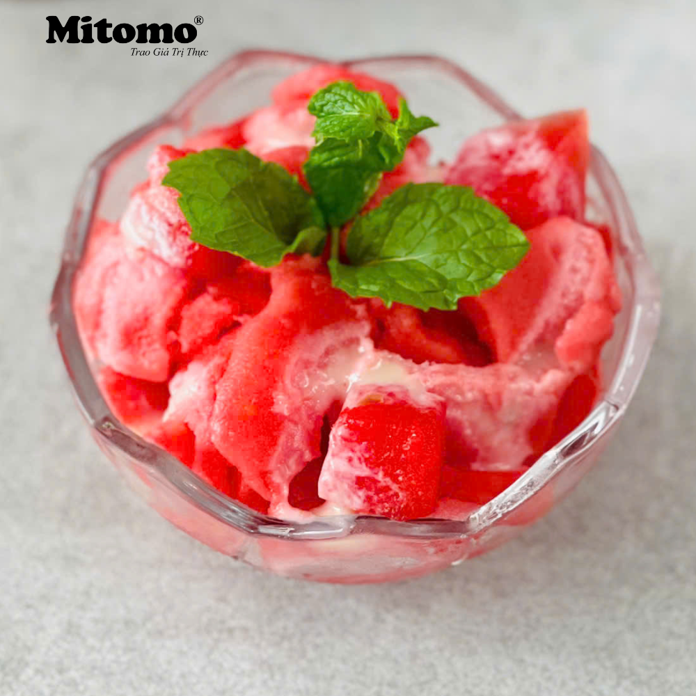 Kem trai cay dua hau bang may ep cham